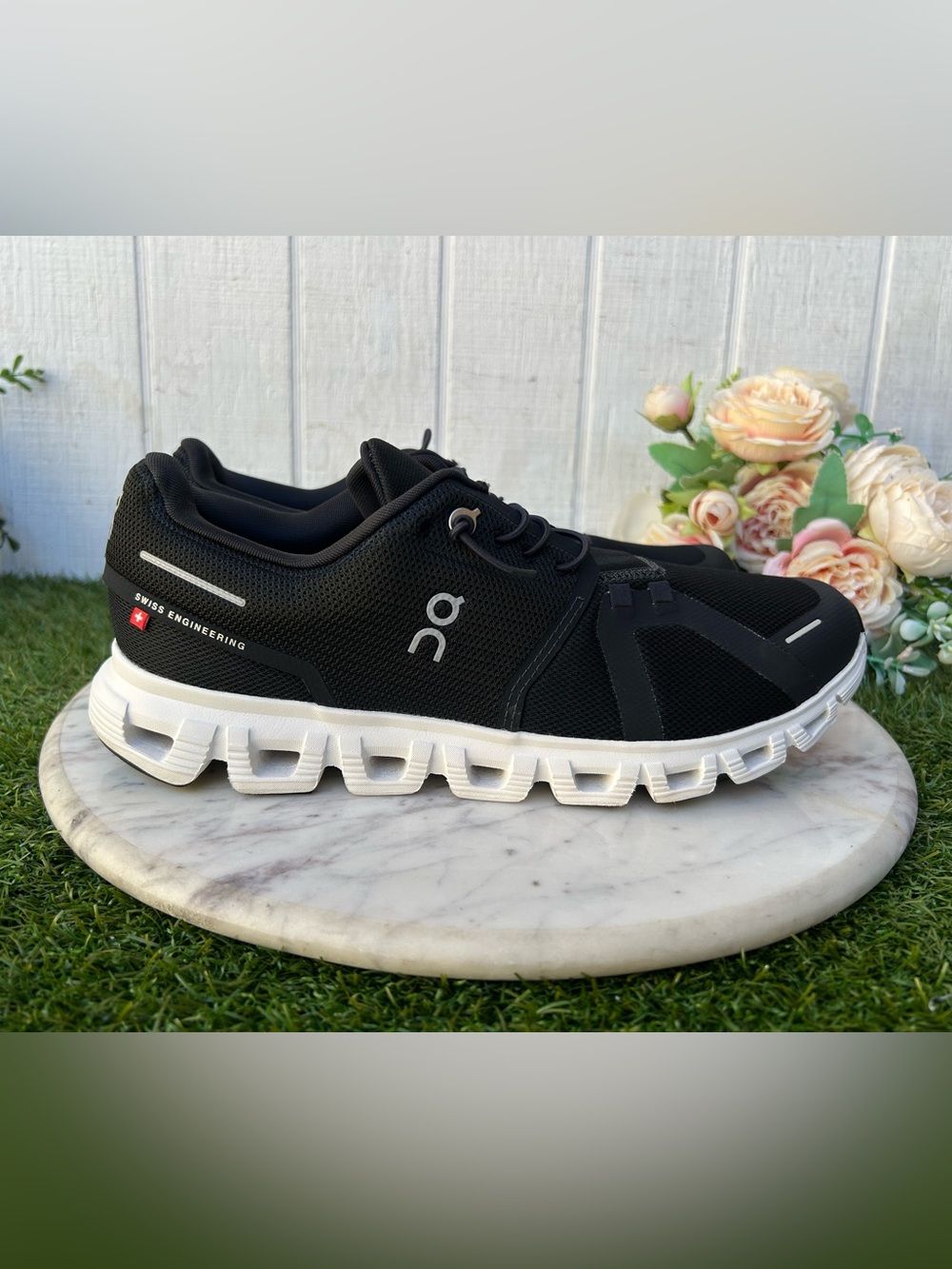 On Cloud 6 Sneakers in Black /white women size 9.5 gently used - Picture 7 of 16